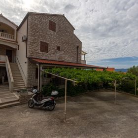 Apartments and Rooms LEA Bol