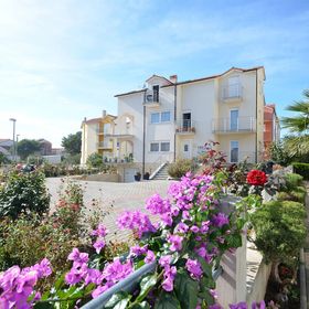Apartments Mara Vodice