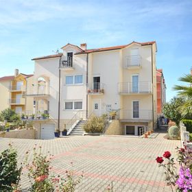 Apartments Mara Vodice