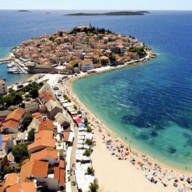 Apartments Leonardo Primosten