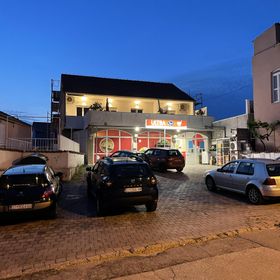 Apartments Leonardo Primosten