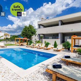 Apartments and Room Gabriel's Paradise Kastel Luksic