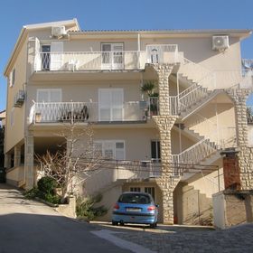 Apartment Nensi Primosten