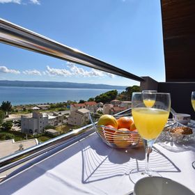 Apartments Ana Omis