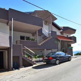 Apartments Ana Omis