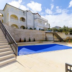 Apartments Krusica Arbanija