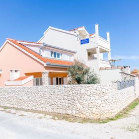 House Nikolina Sevid