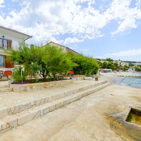 Apartments Marijana Arbanija