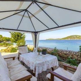 Apartments Rozalija Razanj