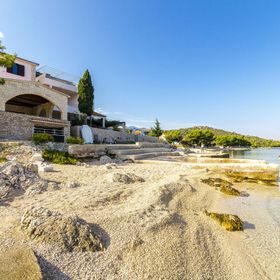 Apartments Rozalija Razanj