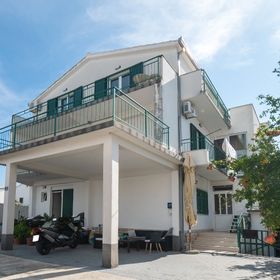 Apartments Polly Primosten