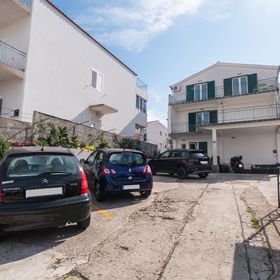 Apartments Polly Primosten