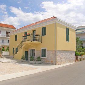 Apartments Mare Primosten