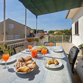 Apartment Zlatko Rogoznica