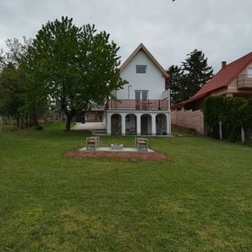 Kiss Kiadó Házikó Csopak