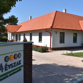 Varsás Négy Évszak Apartmanház Gyenesdiás
