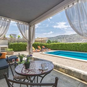 House Lisica Srinjine