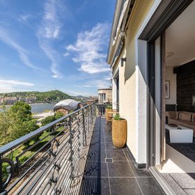  ORANGEHOMES Fantastic View Apartment Budapest