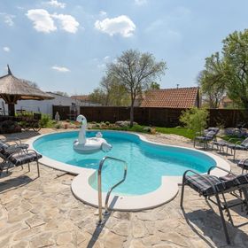 Ház Családok Részére Medencével Bogatić, Krka - 17168 Bogatić