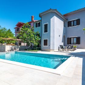 Ház Családok Részére Medencével Krnica, Marcana - 3029 Krnica