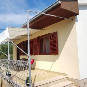 Apartmanok Parkolóhellyel Kastel Stafilic, Kastela - 16086 Kaštel Štafilić