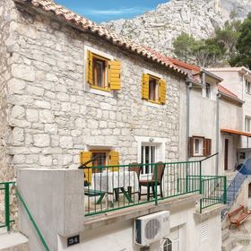 Apartmanok Parkolóhellyel Omis - 16185 Omiš