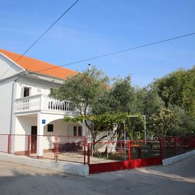 Apartmanok Parkolóhellyel Vodice - 16190