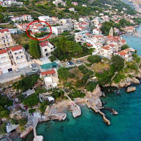 Apartmanok Parkolóhellyel Pisak, Omis - 16239 Pisak