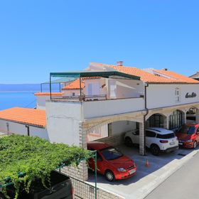 Apartmanok Parkolóhellyel Pisak, Omis - 16239 Pisak