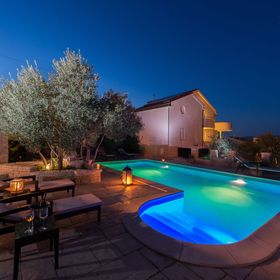 Apartmanok Családok Részére Medencével Murter - 16655