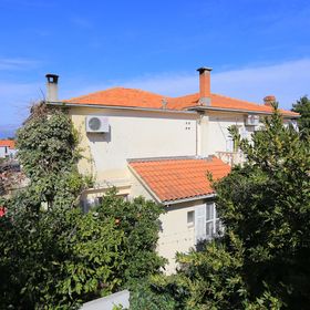 Apartmanok Parkolóhellyel Supetar, Brac - 16656 Supetar