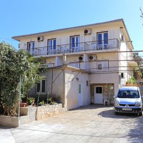 Apartmanok Parkolóhellyel Supetar, Brac - 16656 Supetar