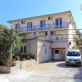 Apartmanok Parkolóhellyel Supetar, Brac - 16656 Supetar