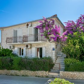 Apartmanok A Tenger Mellett Supetar, Brac - 17227 Supetar