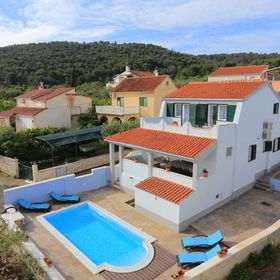 Ház Családok Részére Medencével A Tenger Mellett Slatine, Ciovo - 17231 Slatine