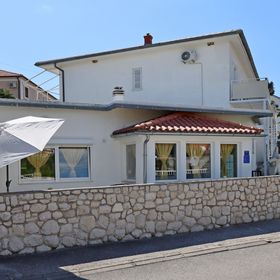 Nyaralóház Parkolóhellyel Novi Vinodolski - 17533