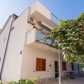 Apartmanok Parkolóhellyel Trogir - 17609