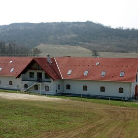 Prosper Lovasklub Panzió Piliscsév