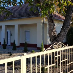 Harmónia Kisház Vendégház Poroszló 