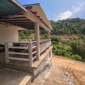 Robinson House Dionis Bogomolje