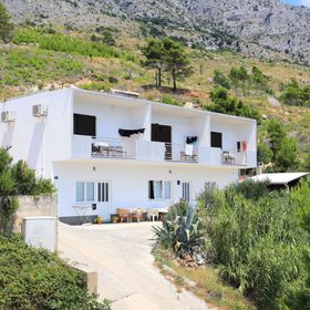 Apartmanok Parkolóhellyel Lokva Rogoznica, Omis - 17645 Lokva Rogoznica