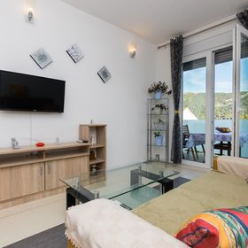 Apartmanok és Szobák Parkolóhellyel Grebastica, Sibenik - 17831 Grebaštica