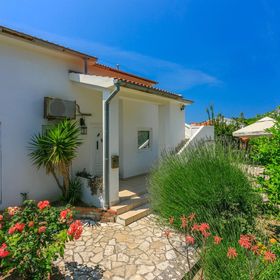 Apartment Iva Banjol