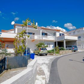 Apartments Sanja Tribunj