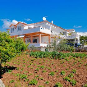 Apartments Sanja Tribunj