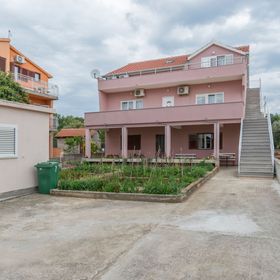 Apartment Sime Brodarica