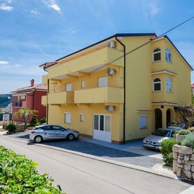 Apartments Mirjana Lopar