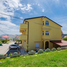 Apartments Mirjana Lopar