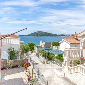 Apartments Mira Mark Razanj