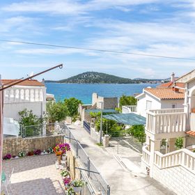 Apartments Mira Mark Razanj